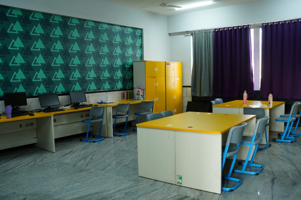 School computer lab layout and granite flooring finish at VIBGYOR Pune